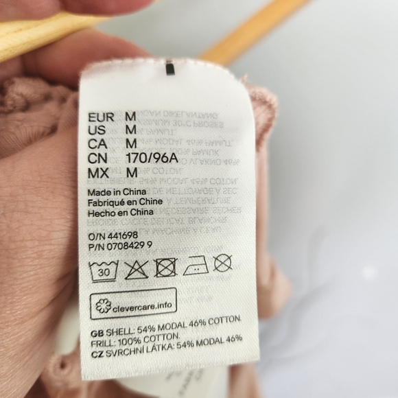 H&M Womans flowy sleeveless top - Picture 6 of 6